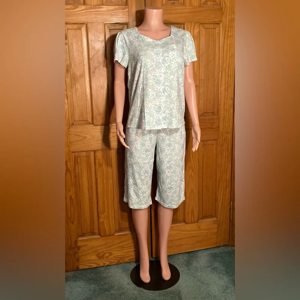 NWOT Vintage Karen Neuburger Pajama Top and Capri Set Size L